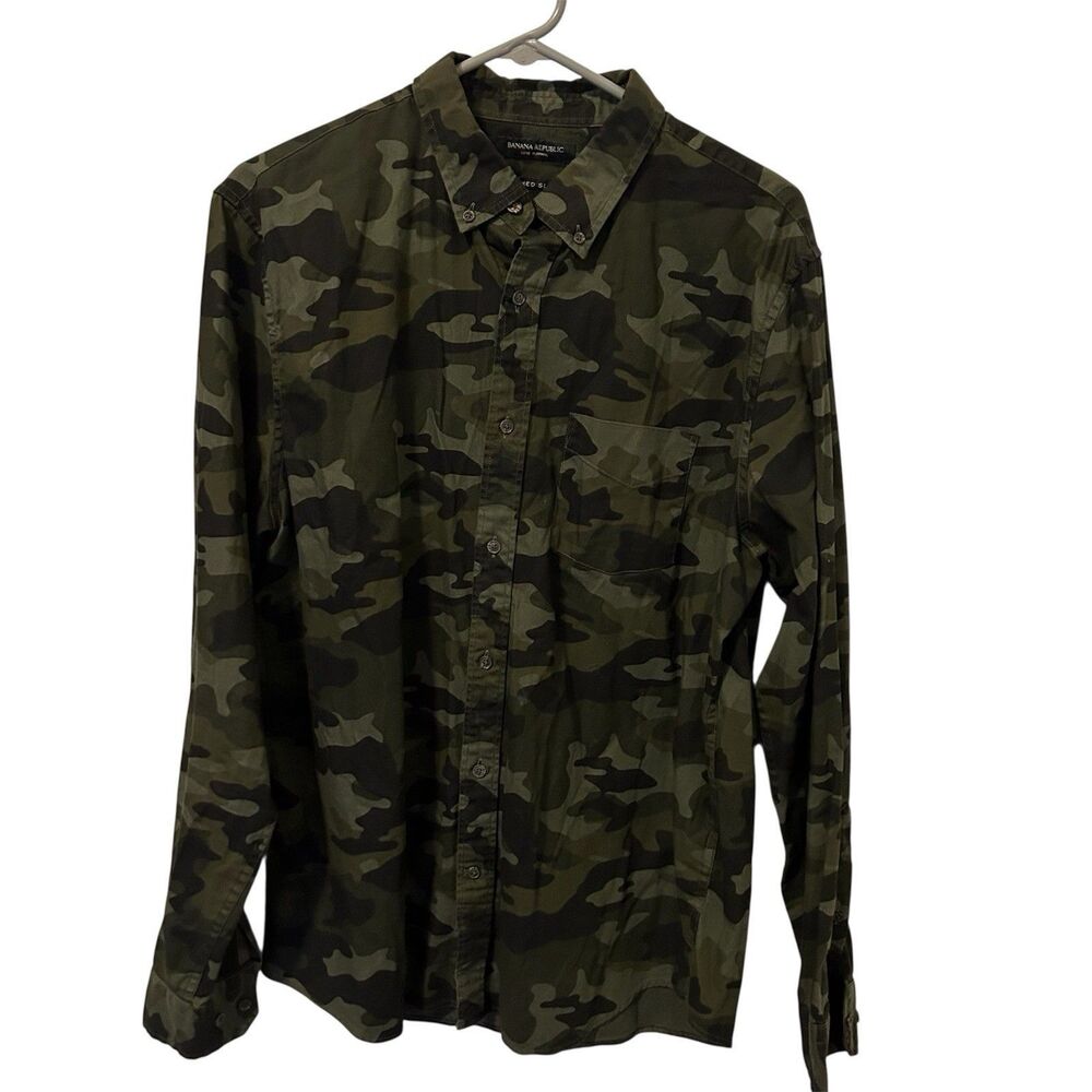 Banana Republic Untucked Slim Fit Camouflage Button Down Shirt (Men's Large)
